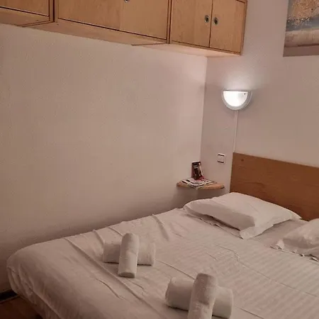 Chez Mady - Terrasse, Vue Montagne & Proche アパート ビュッサン