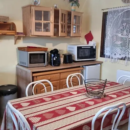 アパート Chez Mady - Terrasse, Vue Montagne & Proche ビュッサン